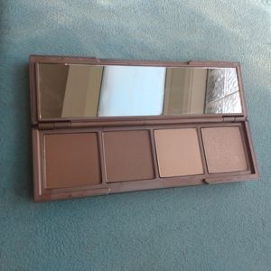 Urban Decay naked Shapeshifter in Light/Medium